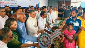 অসহায় ব্যক্তিকে ঘর উপহার দিলেন প্রধানমন্ত্রী