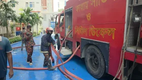 ১৪ ইউনিটেও নিয়ন্ত্রণে আসেনি আগুন, ঝুঁকিতে ফায়ার ফাইটাররা