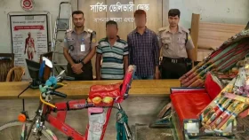 রাজধানীতে ছিনতাইয়ে ব্যবহৃত অটোরিকশাসহ গ্রেফতার ২