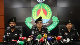 কেরানীগঞ্জে মাইক্রোবাসে মিল‌লো মাদক, আটক ২