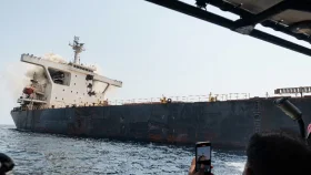 হরমুজে ক্ষেপণাস্ত্রের আঘাতে ডুবলো ২ জাহাজ, প্রাণ গেলো নাবিকের