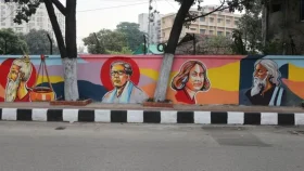 সেগুনবাগিচায় দেয়ালের গ্রা‌ফি‌তি পাহারায় পু‌লি‌শ