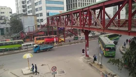 শ্যামলী ওভারব্রিজের নিচে রাস্তা পারাপারের সময় গাড়ির চাপায় ২ নারী নিহত 