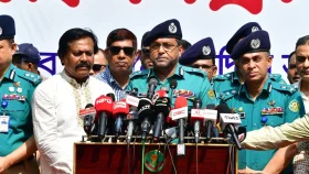 রাজধানীতে দু‌র্গোৎস‌বের নিরাপত্তায় সর্বোচ্চ সতর্ক পুলিশ