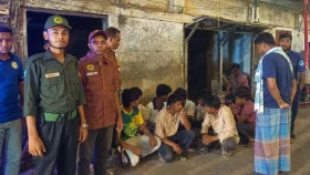 পূজামণ্ডপে কিশোর গ্যাংয়ের সংঘর্ষ রোধ, আনসার সদস্যদের হাতে আটক ৭