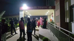 আশুলিয়ায় কারখানায় নারী শ্রমিকের মৃত্যু, হাসপাতালে লাশ নিয়ে মারামারি