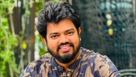 মা দুর্গাকে স্বাগত জানিয়ে পুনমের কণ্ঠে ‘তোমার শুভ আগমনে’