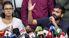 দিল্লিতে বিক্ষোভ: প্রতিরোধমূলক গ্রেফতার দিপকে, ছাড়া পেলেন নেহা