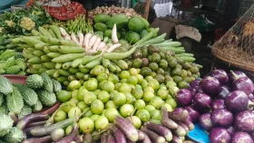 ডিমের দামে পরিবর্তন, স্বস্তি নেই সবজিতে  