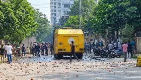 উত্তরায় পোশাক শ্রমিকদের সঙ্গে সংঘর্ষ, ২০ পুলিশসহ আহত ৫০ 