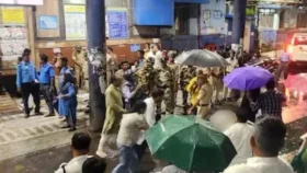 কলকাতায় পূজামণ্ডপে পদদলনে ১৭ জনের মৃত্যু: নিহতদের পরিবারকে ২ লক্ষ টাকা ক্ষতিপূরণ