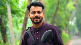 মুখোশ পরে দোকানে ঢুকে ব্যবসায়ীকে গুলি
