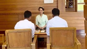 সু চিকে যে দুটি বই পাঠালেন রাজা তৃতীয় চার্লস