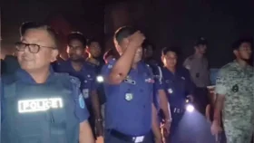 মসজিদের মাইকে ঘোষণা দিয়ে টর্চলাইট জ্বালিয়ে সংঘর্ষ, ৫ পুলিশসহ আহত ৩০