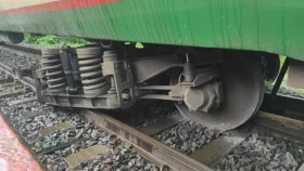 কুমিল্লায় কর্ণফুলী ট্রেনের বগি লাইনচ্যুত, রেল যোগাযোগ বন্ধ