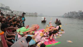 প্রতিমা বিসর্জনের মধ্য দিয়ে শেষ হলো শারদীয় দুর্গোৎসব