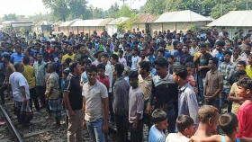 যাত্রাবিরতির দাবিতে নীলফামারীতে ট্রেন আটকে অবরোধ, ৪ ঘণ্টা পর চলাচল স্বাভাবিক