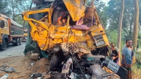 নাটোরে বাস-ট্রাক সংঘর্ষে ১৪ নয়, নিহত ১২: প্রশাসন