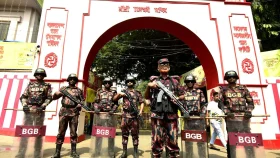পূজা ও ফাঁকা রাজধানীর নিরাপত্তায় ব্যস্ত আইনশৃঙ্খলা বাহিনী
