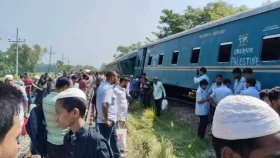 কুমিল্লায় কর্ণফুলী ট্রেনের বগি লাইনচ্যুত, রেল যোগাযোগ বন্ধ
