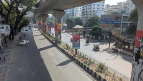 চিরচেনা যানজটের নগরী এখন ফাঁকা