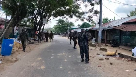 সাজেকে গোলাগুলি, আটকে দিয়েছে পর্যটকদের গাড়ি