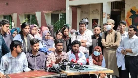 রোগীদের ভোগান্তির পর রাজশাহী মেডিক্যাল হাসপাতালে ইন্টার্নদের কর্মবিরতি স্থগিত