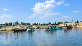 অবৈধভাবে মাটি-বালু উত্তোলন করছে আ. লীগ নেতা, জমি হারানোর শঙ্কায় কৃষক