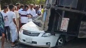 ট্রাক আছড়ে পড়েছে প্রাইভেটকারের ওপর, ভেতরে থাকা মা-ছেলে নিহত