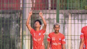 দুই লাল কার্ডের ম্যাচে পাকিস্তানি রাজার জোড়া গোলে ধরাশায়ী আবাহনী