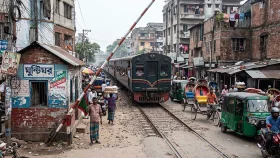 গেন্ডারিয়ার সেই ঘুণ্টিঘর রেলগেট এলাকায় বিশেষ অভিযানে গ্রেফতার ২৮
