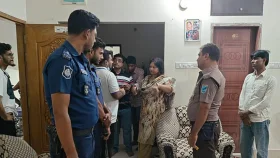 পূজার ছুটি শেষে ফিরে দেখেন বাসায় রাখা অর্ধকোটি টাকা আর ৮ ভরি স্বর্ণালঙ্কার নেই
