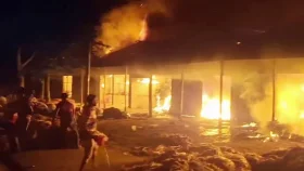 ফরিদপুরে আগুনে পুড়লো ৭ পাটের গুদাম, ২ কোটি টাকার ক্ষতি