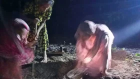 সাঈদীর মামলার বাদীকে গোপনে ‘গার্ড অব অনার’, রাতে কবর খুঁড়ে দাফন করলেন স্ত্রী-মেয়ে-বোন