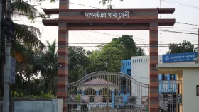 মায়ের লাশের পাশে বঁটি হাতে মেয়ে, জানালা দিয়ে দেখে থানায় জানালেন প্রতিবেশী