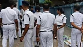 কলকাতায় তরুণ, তার বাবা ও বন্ধুকে বিবস্ত্র করে ঘোরানোর অভিযোগ, গ্রেফতার ৩