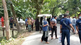 কষ্ট করে সন্তানদের প্রতিষ্ঠিত করেছেন, শেষ বয়সে সেই মা ঘরে একা মরে পড়েছিলেন