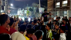 হকার উচ্ছেদে গিয়ে তোপের মুখে নাসিক প্রশাসক, বিক্ষোভ-হাতাহাতি
