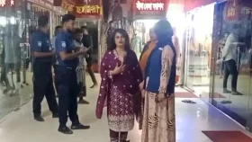ভোট দেওয়া নিয়ে অনুশোচনা ও বিএনপি সরকারের সমালোচনা করা নারী আটক