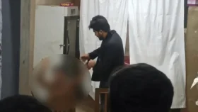 হাসপাতালে ঢুকে স্বেচ্ছাসেবক দল নেতাকে পেটালেন ছাত্রদল নেতা