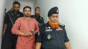 দীর্ঘদিন নজরে থাকা ‘চিকিৎসককে’ চেম্বার থেকে আটক