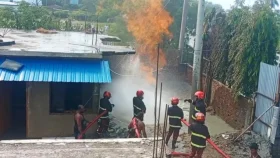 কক্সবাজারে মাটি থেকে বের হচ্ছে আগুন, নিয়ন্ত্রণে ফায়ার সার্ভিসের ৩ ইউনিট