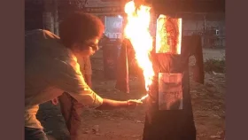 মুক্তিযোদ্ধা মানিকের দাফনে বাধা, প্রতিবাদে জাবিতে সাঈদীর কুশপুত্তলিকা দাহ