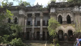 দুই শতাব্দীর স্মৃতি বুকে নিয়ে দাঁড়িয়ে কলাকোপার ব্রজ নিকেতন