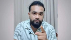 ‘আপনারা ভালো থাকেন’, দেশ ছাড়ার কথা জানালেন সেই রুমি