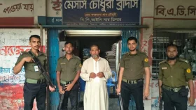 অবৈধভাবে সার মজুত, সাড়ে ৩ লাখ টাকা জরিমানা