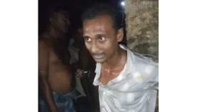 বাবাকে হত্যার পর পলাতক, প্রতিবেশীর বাড়িতে ফোন চার্জ দিতে এসে ধরা