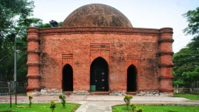 স্থাপত্যের আড়ালে থাকা রহস্যময় লোককথার জিন্দা পীর মসজিদ
