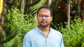 বাসায় অভিযান চালিয়ে পৌরসভার সাবেক মেয়রকে গ্রেফতার