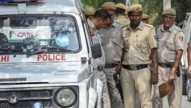 রুমমেটকে বোমা হামলার হুমকি, আটকের পর বললেন ‘মজা করেছি’